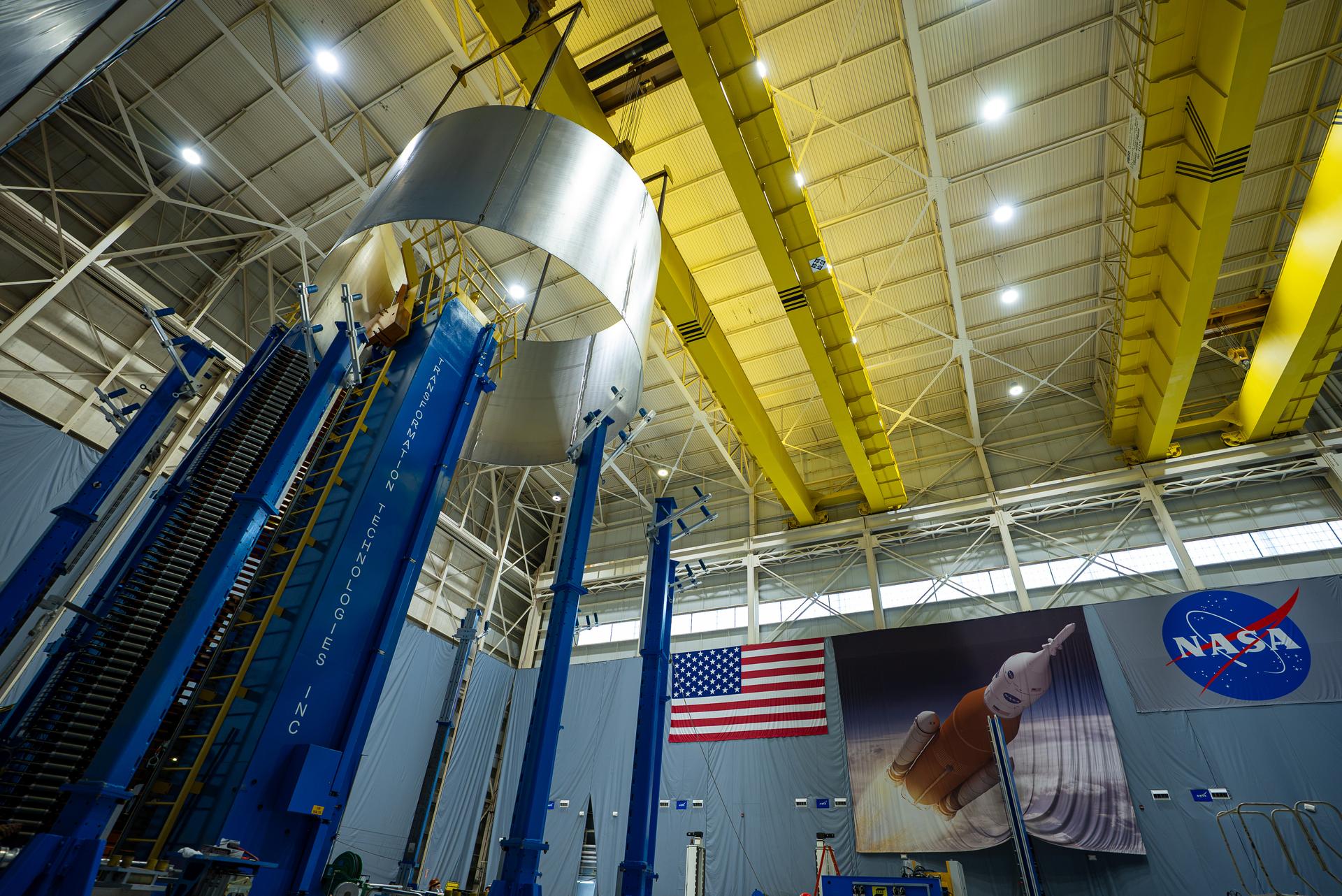 These images show the spacer that will be used on NASA’s (SLS) Space Launch System for the Artemis III mission. At NASA’s Marshall Space Flight Center in Huntsville, Alabama, technicians complete the eighth and final friction stir weld on the barrel section. With the barrel now removed from the Vertical Weld Tool, inspections are underway. The next major milestone will be the installation of the top and bottom rings. The spacer will take the place of the interim cryogenic propulsion stage (ICPS) on Artemis III, with the ICPS reassigned for use on the Artemis IV mission.